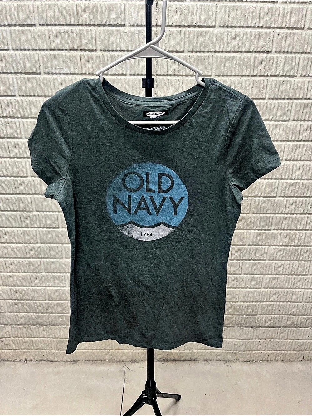 Old Navy Women's Graphic Tee Gray Size Small